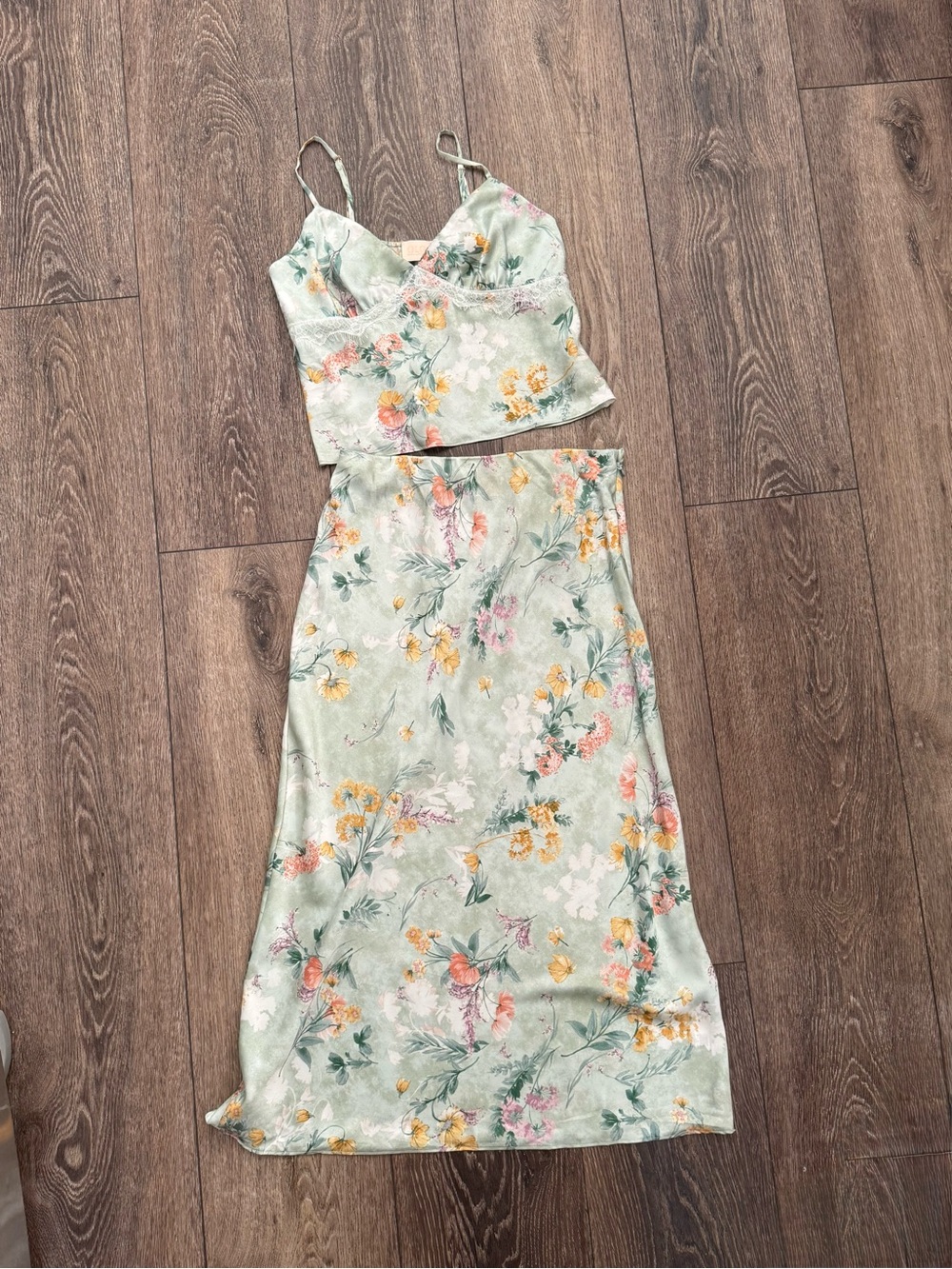 GLG Good Luck Gem Sage Green Floral Satin Two Piece Set Size Large